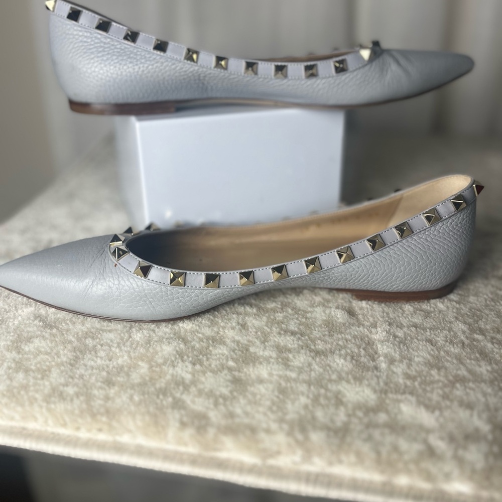Valentino Garavani Light Gray Pointed Rockstud Ballerina Flat